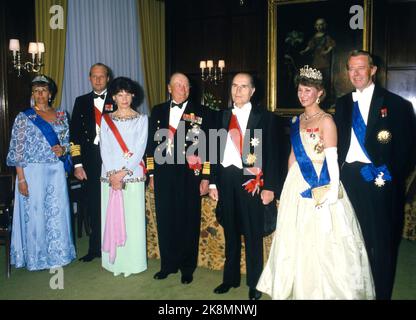Oslo 19840515. France President Francois Mitterrand with his Mrs. Danielle on a state visit to Norway. Here from Mitterrand`s banquet at the Grand Hotel. Eg. Princess Astrid, Mrs. Ferner, Crown Prince Harald, Mrs. Danielle Mitterand, King Olav, President Francois Mitterrand, Crown Princess Sonja and Disposal Johan Martin Ferner. Photo: Inge Gjellesvik NTB Archive / NTB Stock Photo